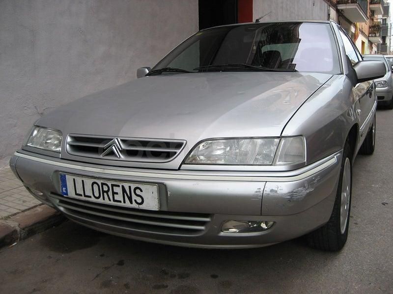 Usado Citroën Xantia 90 CV (66 kW) 2001 Gris / plata Berlina
