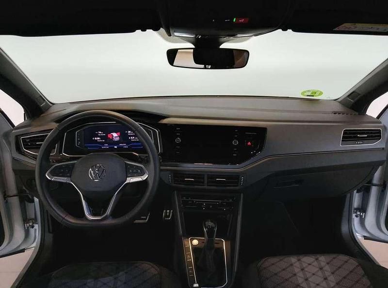 Usado VW Taigo R-line 116 CV (85 kW) 2024 Plateado SUV