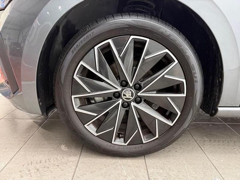 Usado Skoda Scala Selection 116 CV (85 kW) 2025 Gris Utilitario