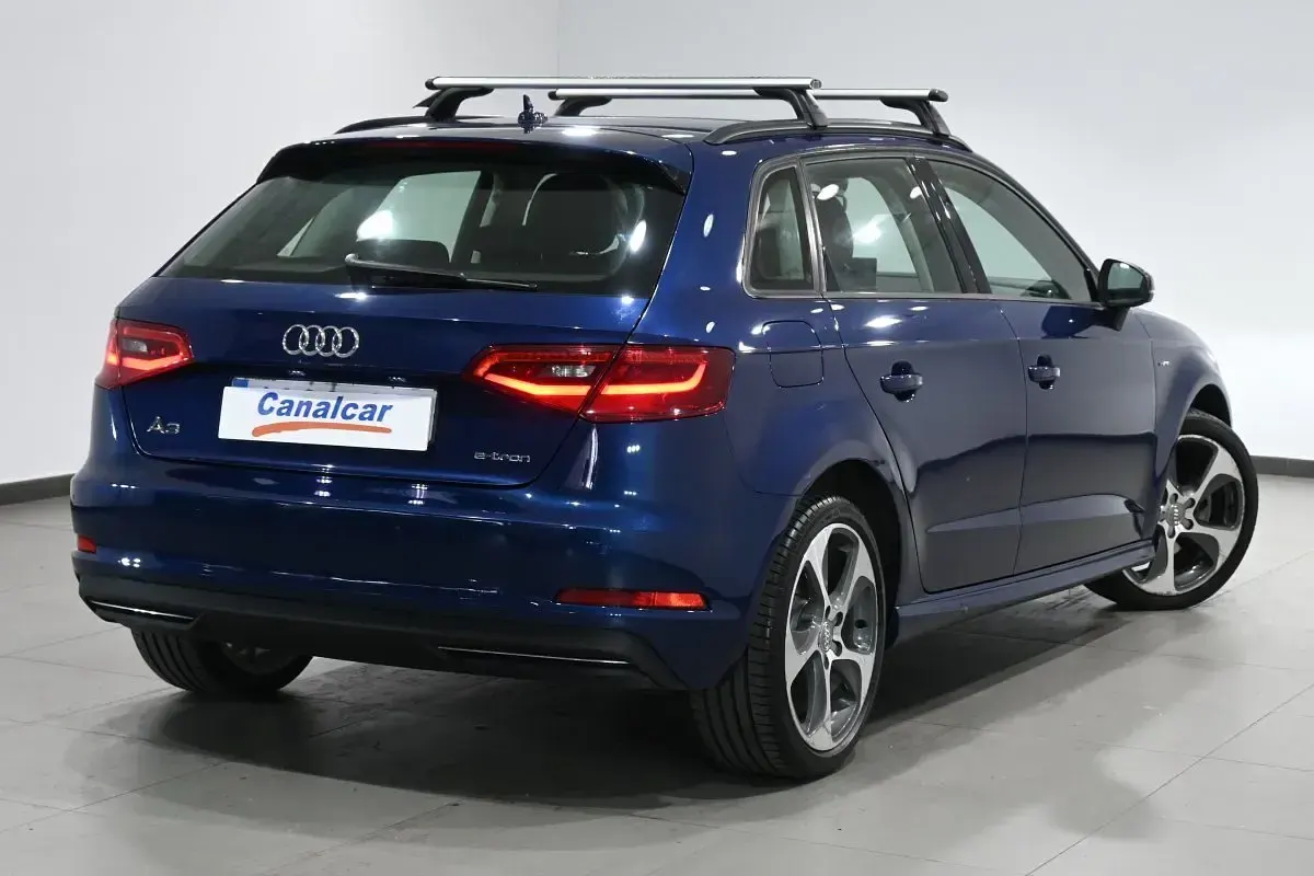 Usado Audi A3 Ambition 204 CV (150 kW) 2015 Azul eléctrico