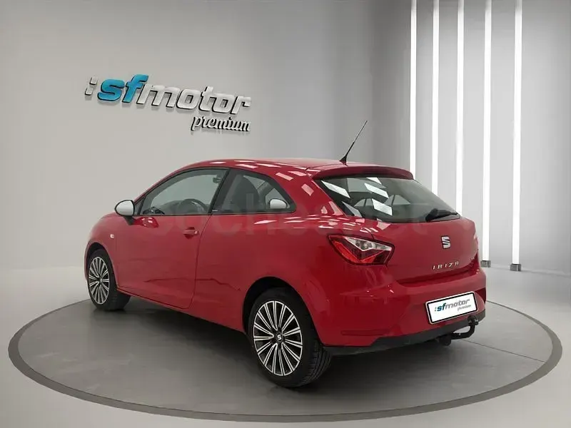 Usado Seat Ibiza SC CONNECT 90 CV (66 kW) 2015 Rojo Utilitario