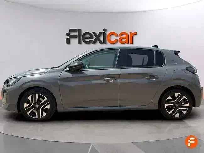 Usado Peugeot 208 Allure 100 CV (73 kW) 2025 Blanco Utilitario