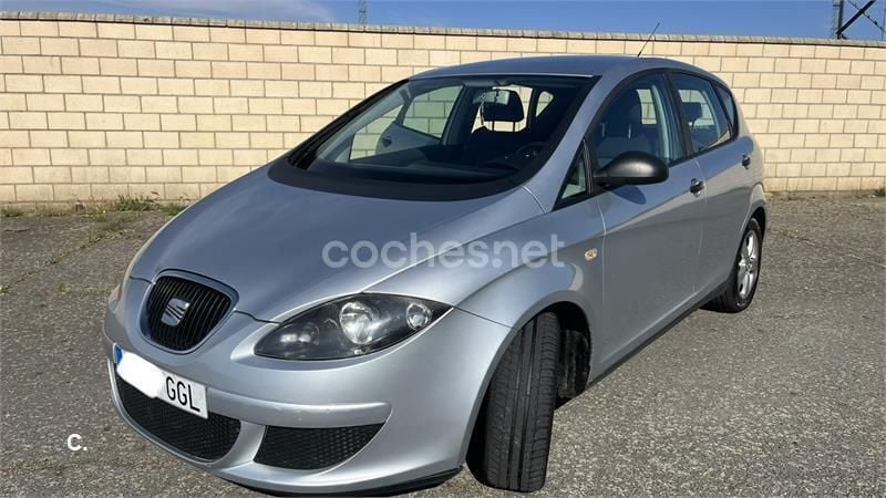 Usado Seat Altea 105 CV (77 kW) 2008 Gris / plata Monovolumen
