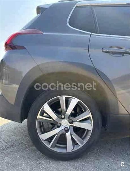 Usado Peugeot 2008 Allure 100 CV (73 kW) 2019 Gris / plata SUV