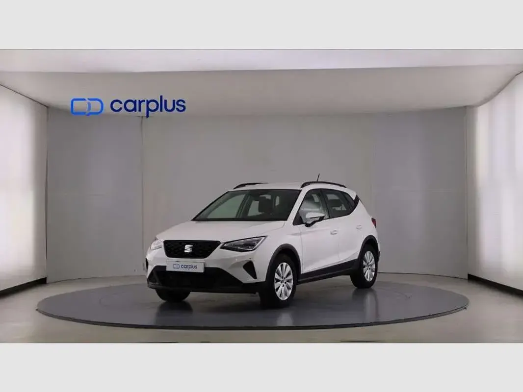 Usado Seat Arona Style 110 CV (80 kW) 2023 Blanco SUV