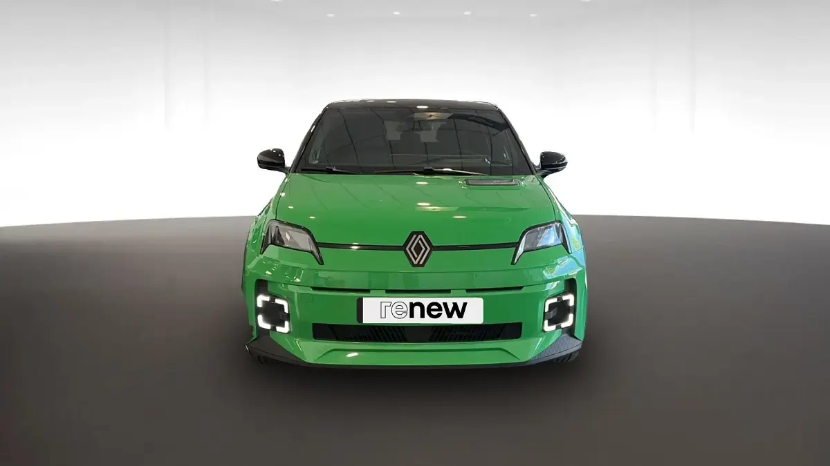 Usado Renault 5 E-Tech Techno 110 kW (150 CV) 2025 Verde pop con techo negro Berlina
