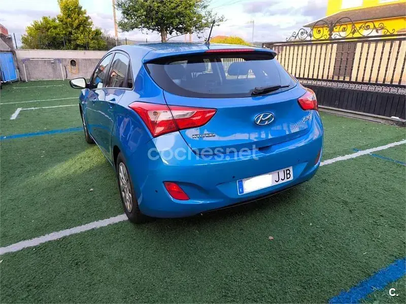 Usado Hyundai i30 110 CV (80 kW) 2015 Azul Berlina
