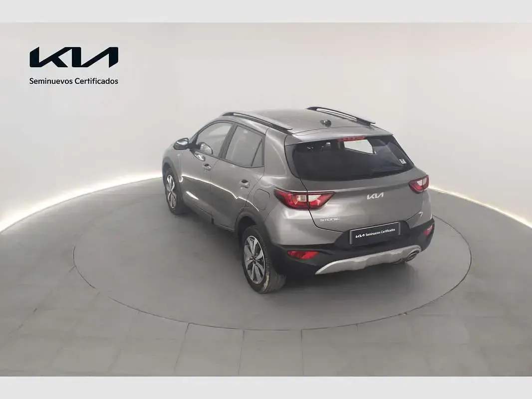 Käytetty Kia Stonic 79 HP (58 kW) 2024 Harmaa Katumaasturi