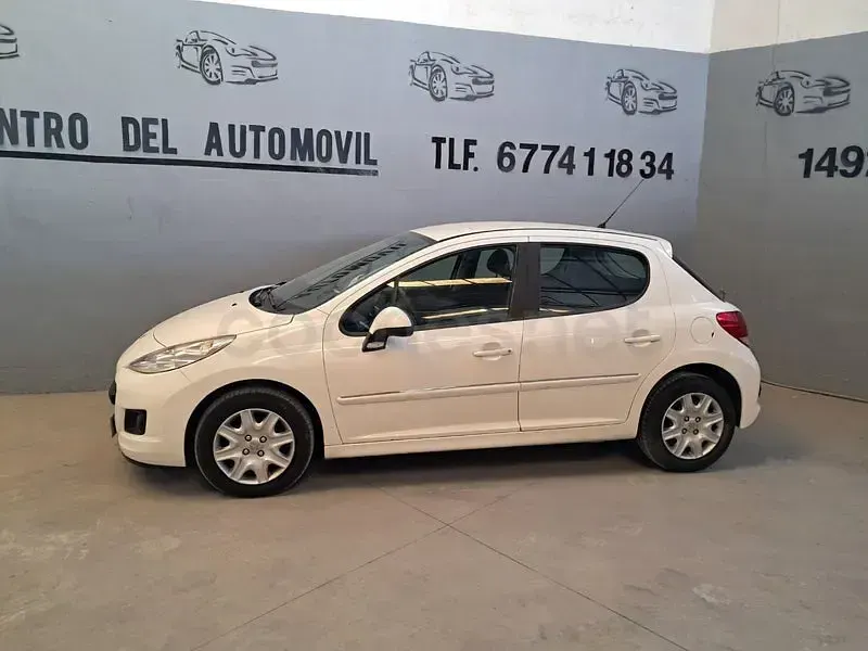 Usado Peugeot 207 68 CV (50 kW) 2014 Blanco Descapotable