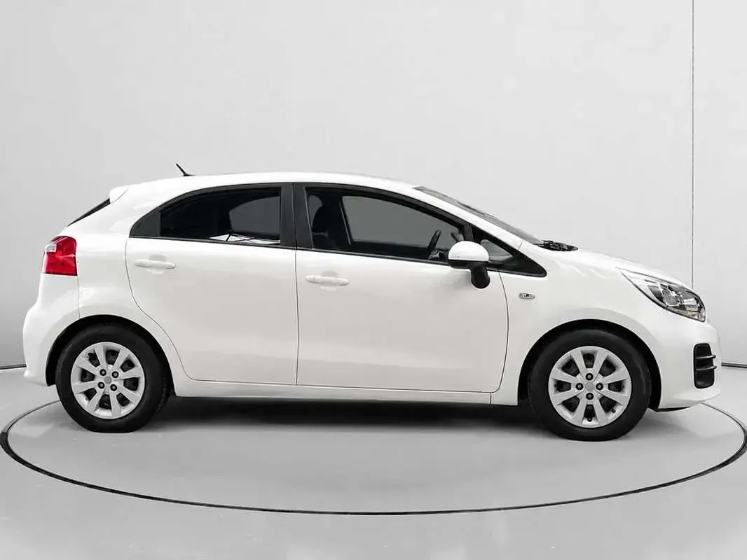 Usado Kia Rio 84 CV (61 kW) 2016 Blanco Utilitario