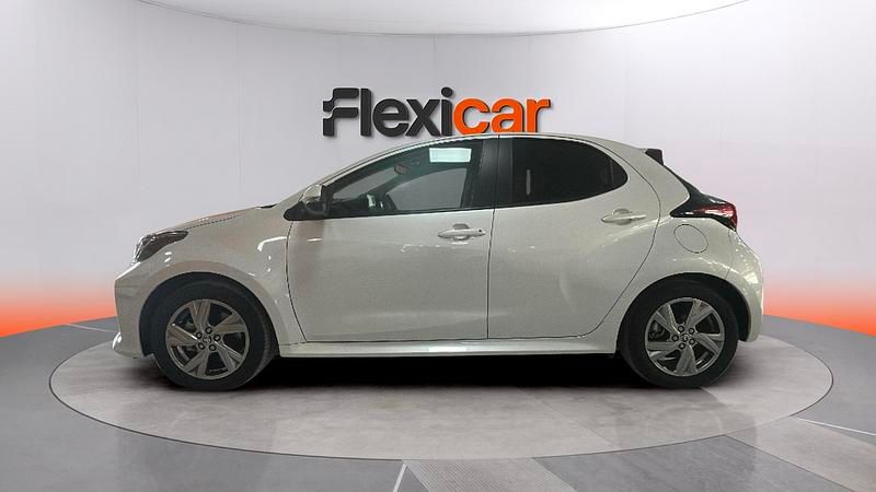 Usado Toyota Yaris Hybrid Active 116 CV (85 kW) 2024 Blanco Berlina
