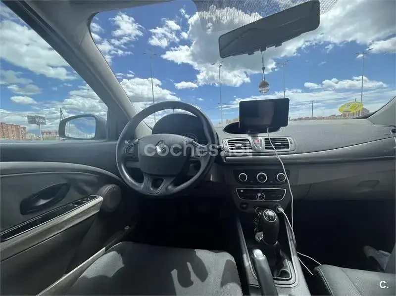 Usado Renault Mégane Dynamique 105 CV (77 kW) 2009 Gris / plata Berlina