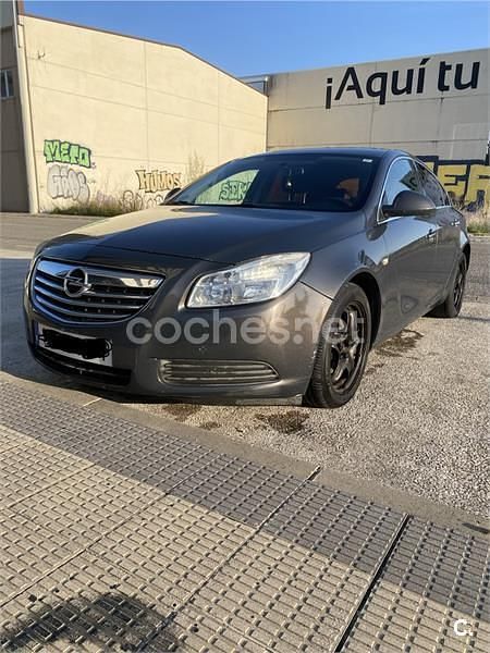 Usado Opel Insignia Selective 130 CV (95 kW) 2012 Gris / plata Familiar