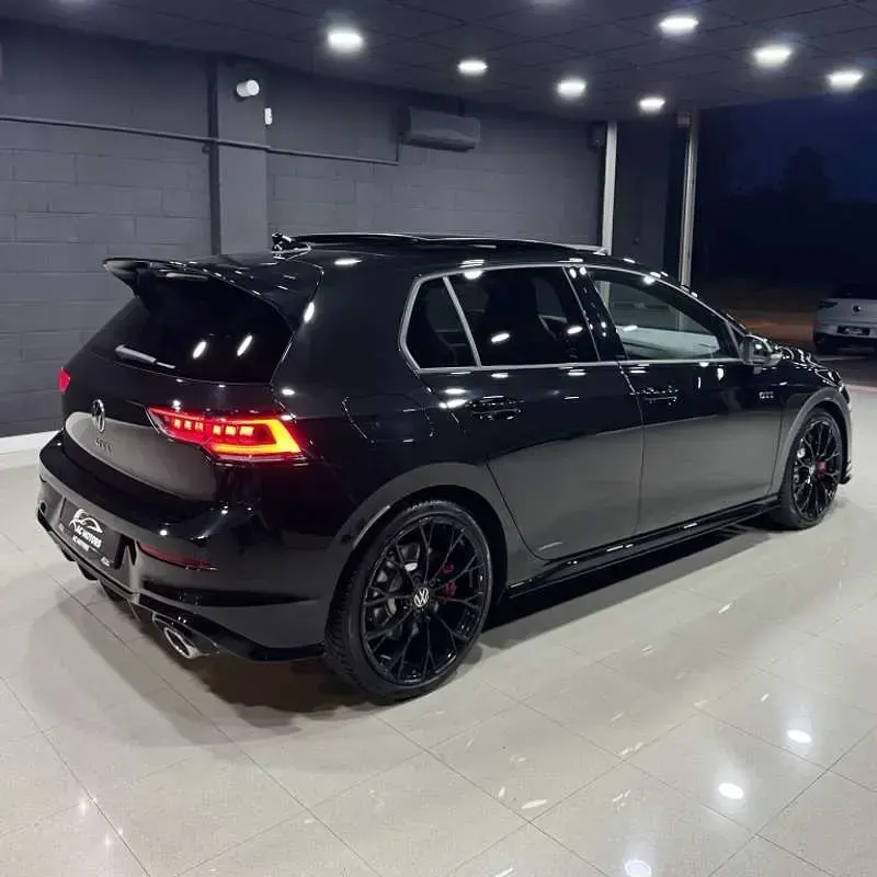 Usado VW Golf VIII GTI 300 CV (220 kW) 2025 Negro Utilitario