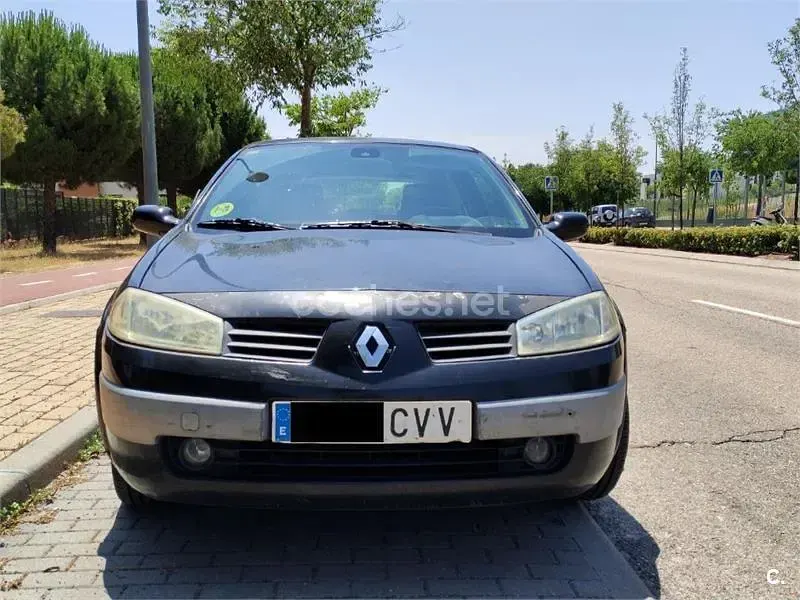 Usado Renault Mégane Dynamique 115 CV (84 kW) 2004 Negro Berlina