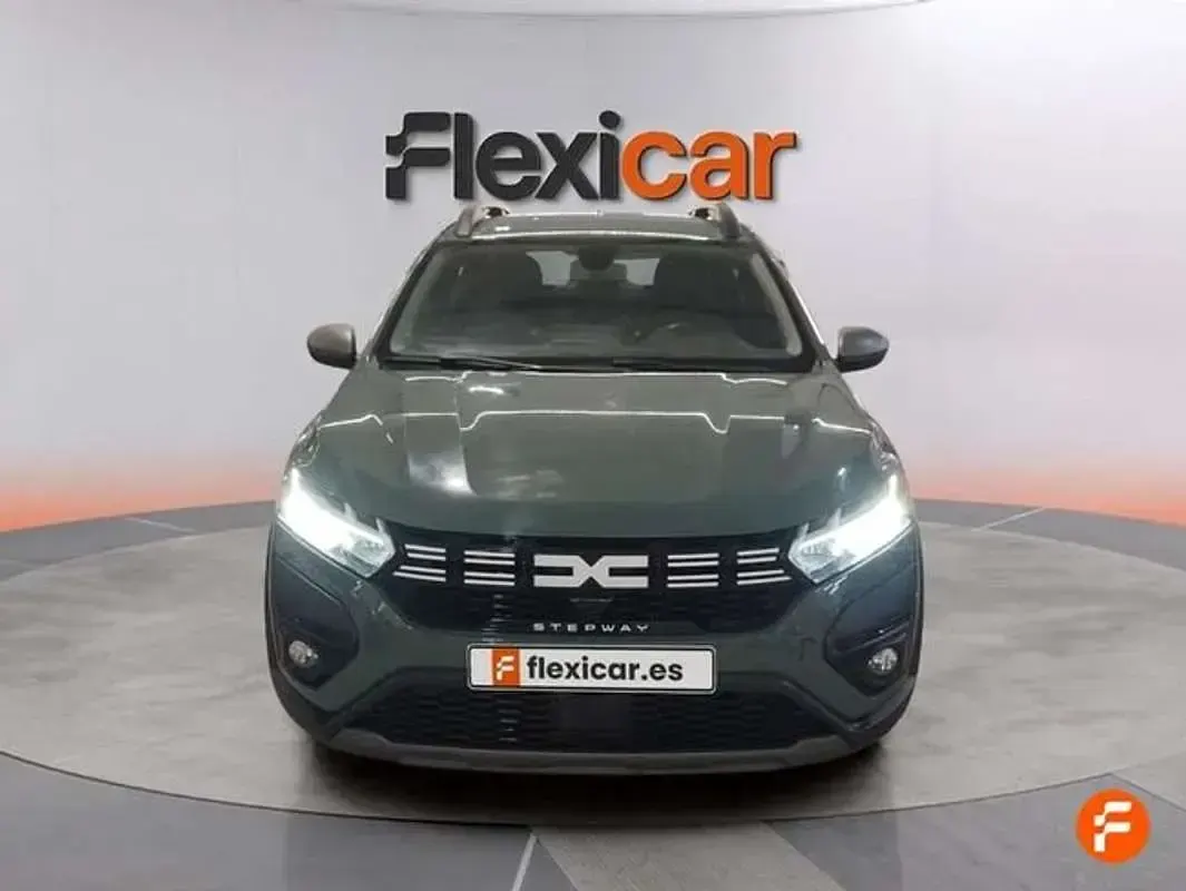 Usado Dacia Sandero Expression 91 CV (66 kW) 2023 Gris Utilitario