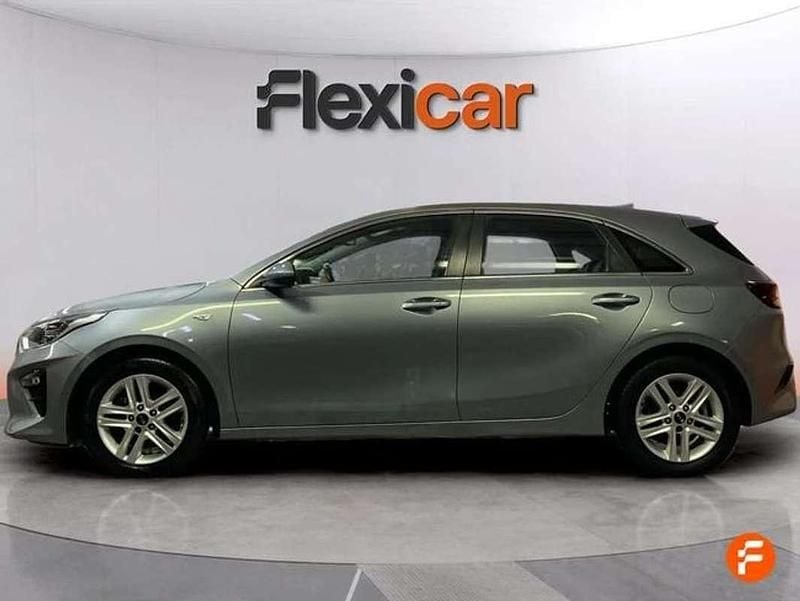 Begagnad Kia Ceed 120 HK (88 kW) 2021 Grå Halvkombi
