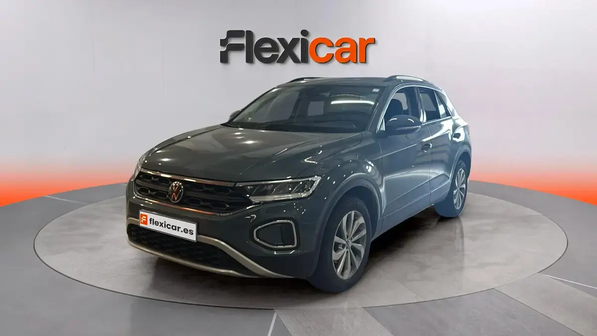 Usado VW T-Roc Life 150 CV (110 kW) 2023 Gris SUV