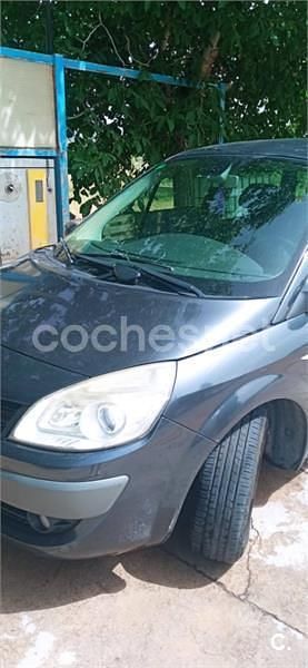 Usado Renault Grand Scénic II Dynamique 110 CV (80 kW) 2007 Gris / plata Monovolumen