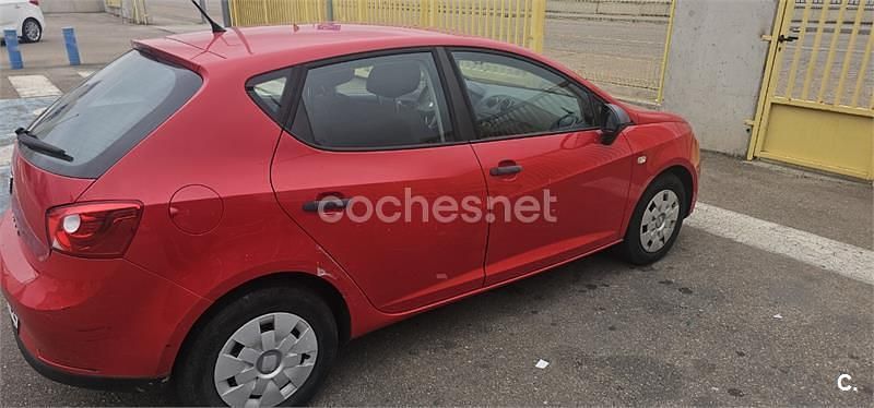 Rojo Usado 2011 Seat Ibiza Reference Berlina | 6200 € (Precio justo) - Imagen 1/4