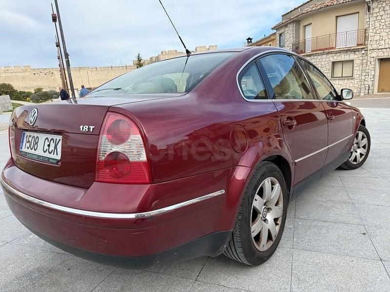 Usado VW Passat Highline 150 CV (110 kW) 2002 Granate Berlina