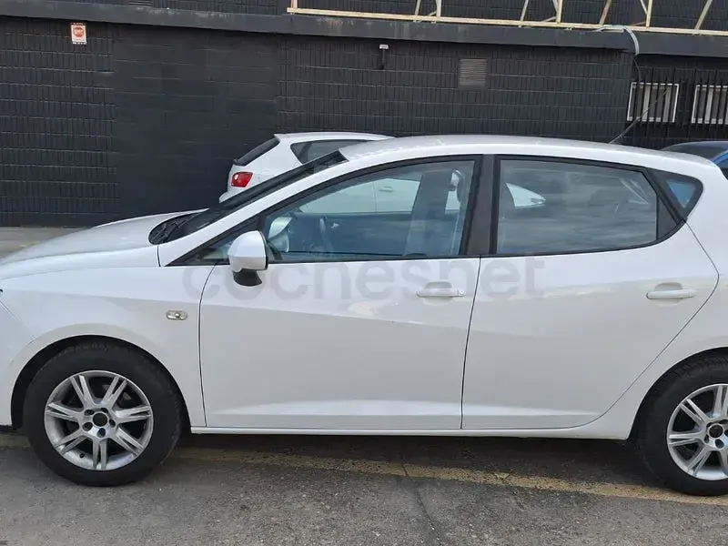Usado Seat Ibiza Style 85 CV (62 kW) 2009 Blanco Berlina