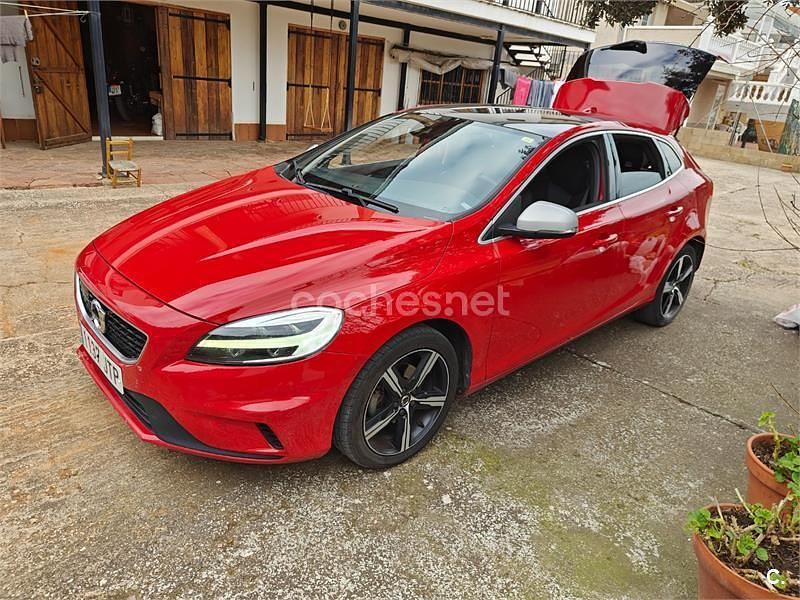 Usado Volvo V40 R-Design Momentum 120 CV (88 kW) 2016 Rojo Berlina