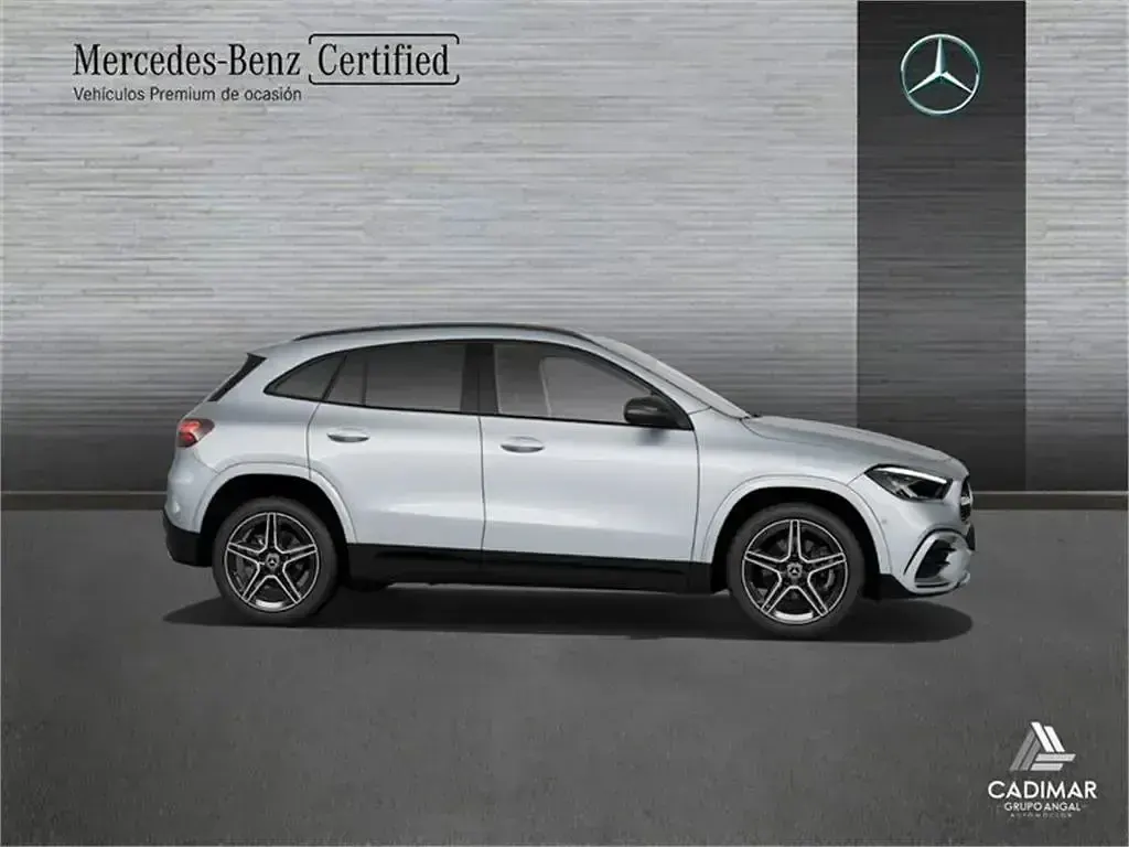 Usado Mercedes GLA200 AMG line 150 CV (110 kW) 2024 Gris SUV
