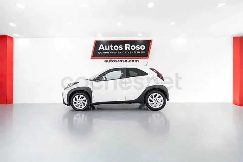 Usado Toyota Aygo X 72 CV (52 kW) 2025 Blanco SUV