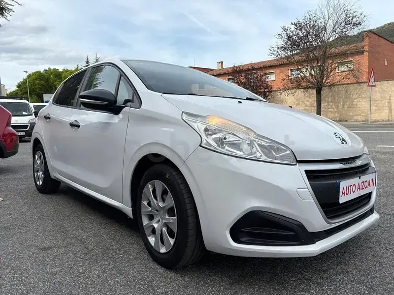 Usado Peugeot 208 Access 75 CV (55 kW) 2016 Blanco Utilitario