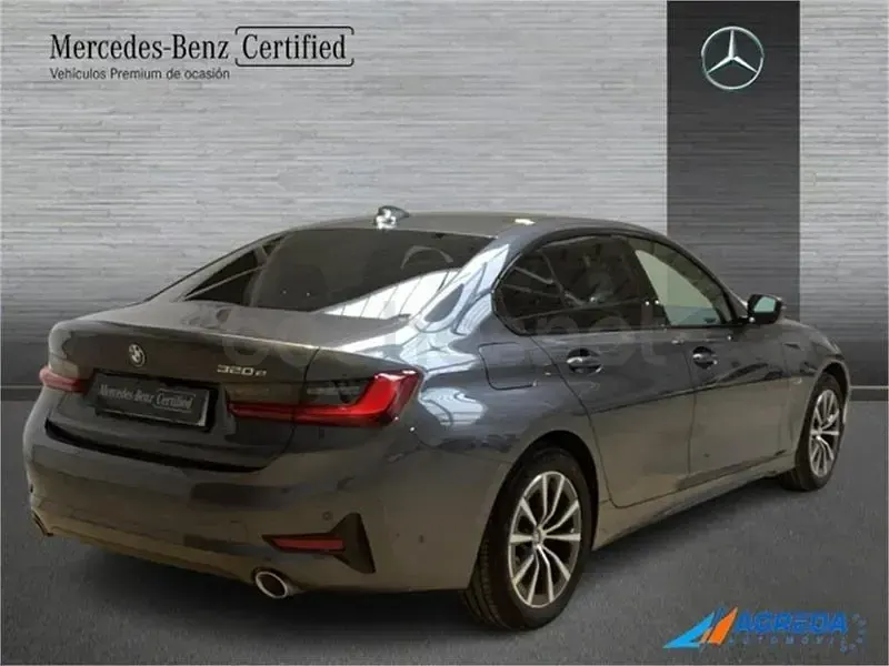 Usado BMW 320e Comfort Edition 204 CV (150 kW) 2022 Gris / plata Berlina