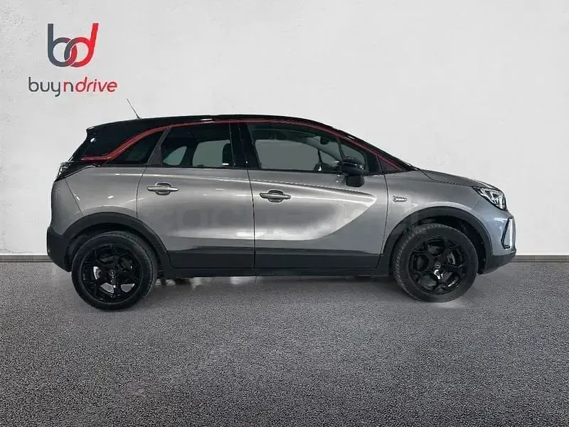 Usado Opel Crossland GS Line 130 CV (95 kW) 2022 Gris / plata SUV