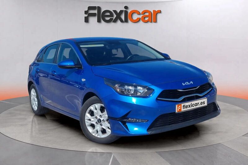 Azul Usado 2023 Kia Ceed 2 Berlina | 15.490 € (Buen precio) - Imagen 1/4