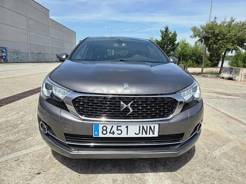 Usado DS Automobiles DS4 Crossback Style 120 CV (88 kW) 2016 Gris / plata SUV