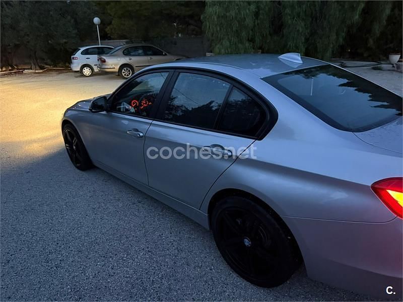 Usado BMW 318 Gran Turismo 143 CV (105 kW) 2013 Gris / plata Berlina