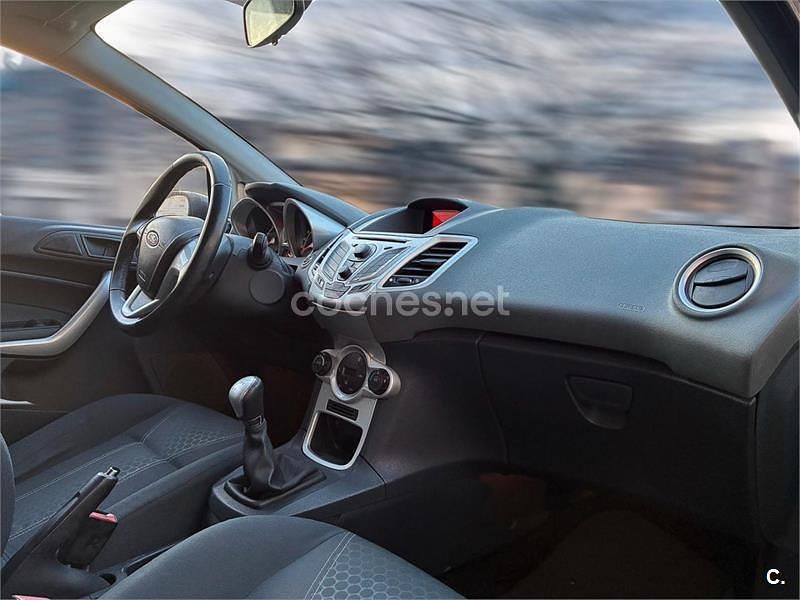 Granate Usado 2009 Ford Fiesta Titanium Utilitario | 5600 € (Un poco caro) - Imagen 1/1