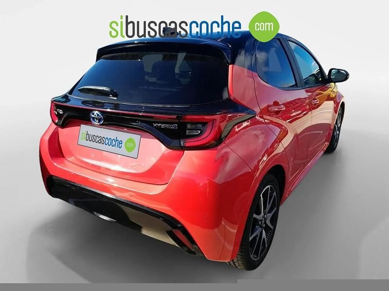 Usado Toyota Yaris Hybrid Style 115 CV (84 kW) 2021 Rojo