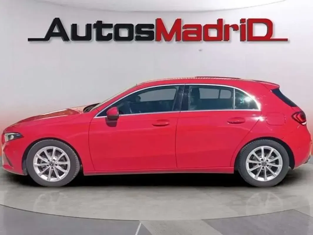 Usado Mercedes A180 109 CV (80 kW) 2020 Rojo Utilitario