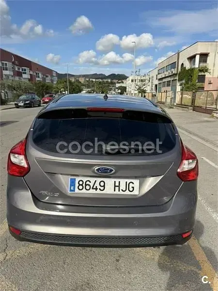 Usado Ford Focus Titanium 125 CV (91 kW) 2012 Marrón Berlina