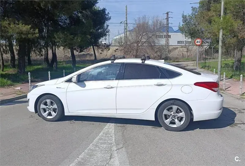Usado Hyundai i40 136 CV (100 kW) 2013 Blanco Berlina