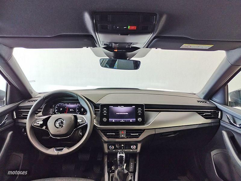 Usado Skoda Kamiq Selection 115 CV (84 kW) 2025 Gris / plata SUV