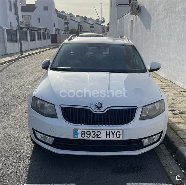 Usado Skoda Octavia Ambition 105 CV (77 kW) 2014 Blanco Familiar