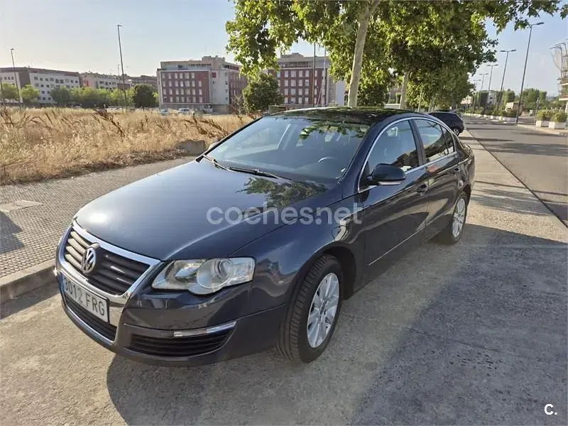 Usado VW Passat Trendline 140 CV (102 kW) 2007 Azul Berlina