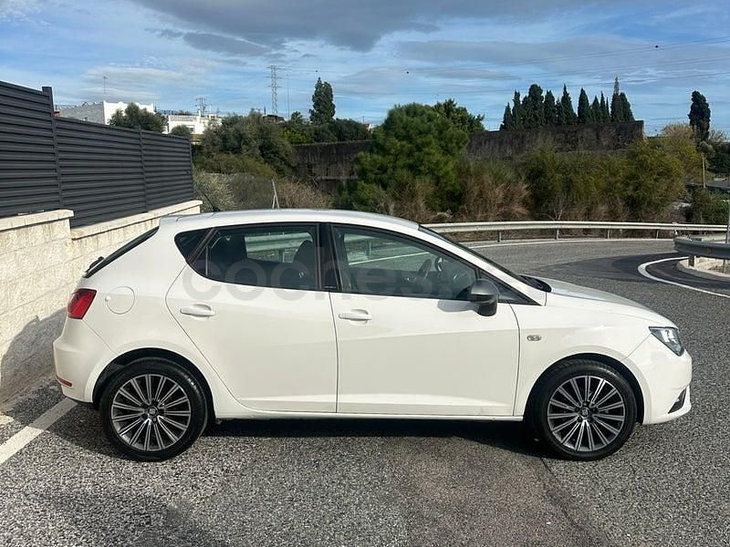 Usado Seat Ibiza CONNECT 90 CV (66 kW) 2015 Blanco Berlina
