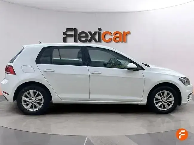 Usado VW Golf VII 110 CV (80 kW) 2018 Blanco Berlina