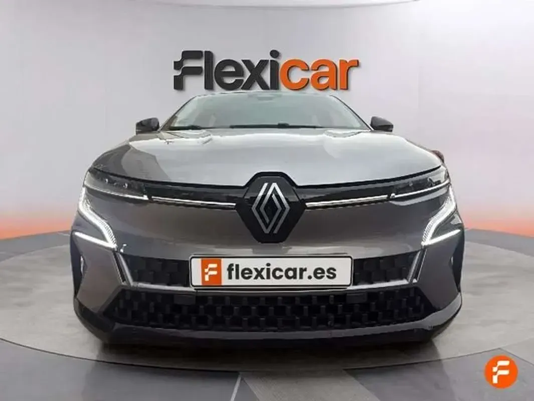 Usado Renault Mégane Equilibre 96 kW (131 CV) 2022 Gris Utilitario