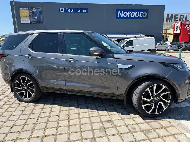 Usado Land Rover Discovery 5 First Edition 258 CV (189 kW) 2017 Gris / plata SUV