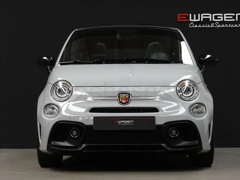 Usado Abarth 595C Turismo 165 CV (121 kW) 2022 Gris / plata Descapotable