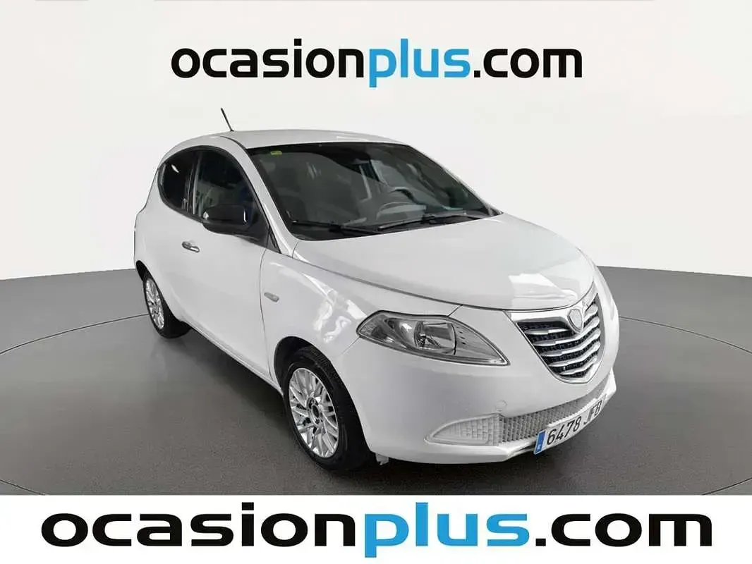 Usado Lancia Ypsilon Gold 69 CV (50 kW) 2015 Blanco Utilitario