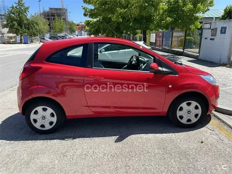 Usado Ford Ka Trend 69 CV (50 kW) 2016 Rojo Berlina